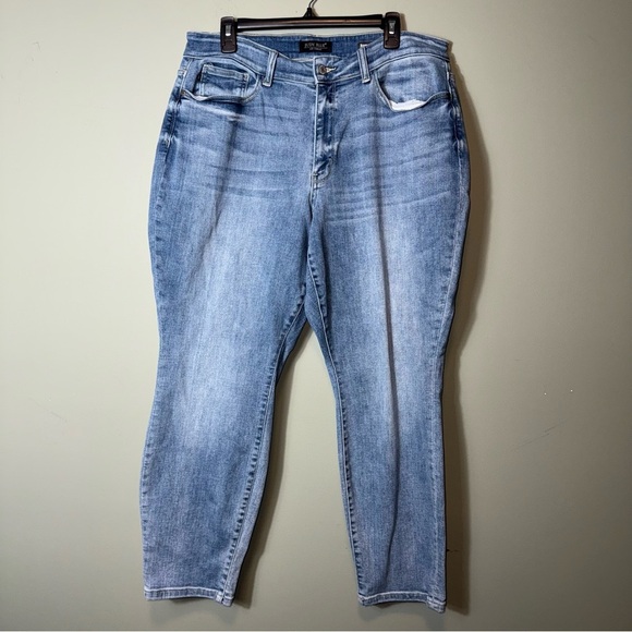 Judy Blue KENNA MID RISE BLEACH WASHED CUFFED BOYFRIEND Size 16W - Picture 1 of 6